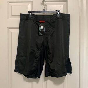 Verus MMA Fight Grappling Shorts, Size LARGE NWT